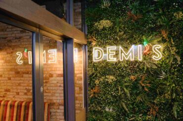 Demis-restaurant